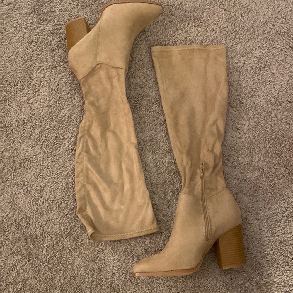 Tan suede boots nwot